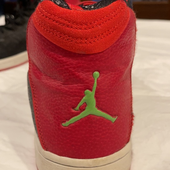 Red and Black Men’s Jordan’s - Picture 5 of 5